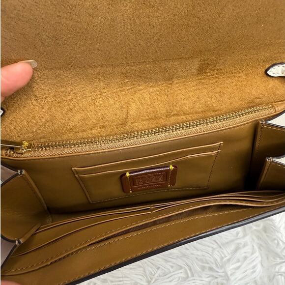 COACH Envelope Ivory Goldtone Leather Preloved Clutch - Picture 8 of 12